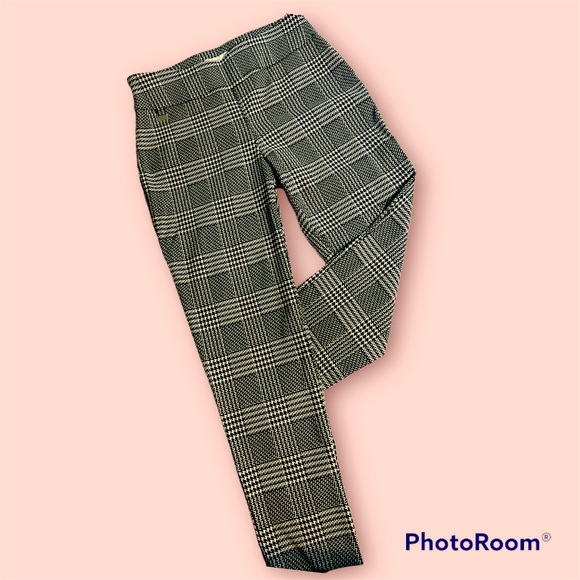 Est 1946 Pants - NWOT Est 1946  Cute black and white  plaid slacks jeans size 10